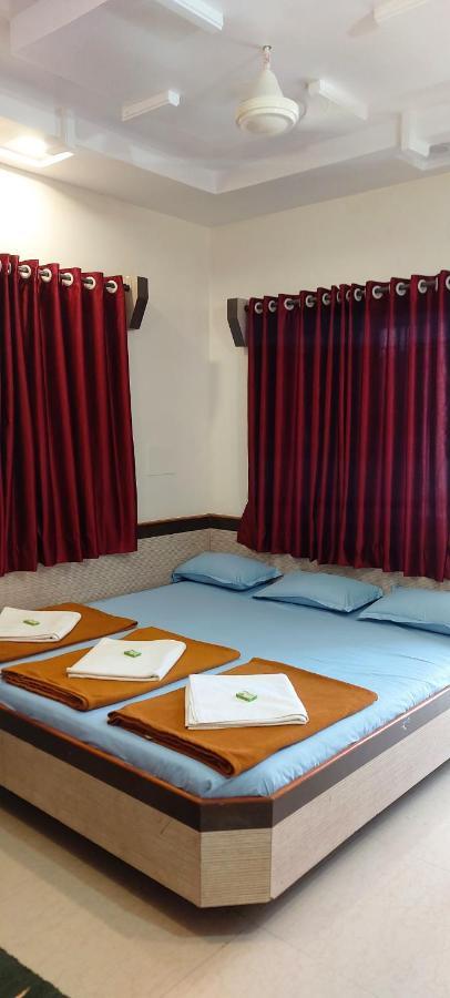 Sai Raghunandan Guest House Shirdi Εξωτερικό φωτογραφία